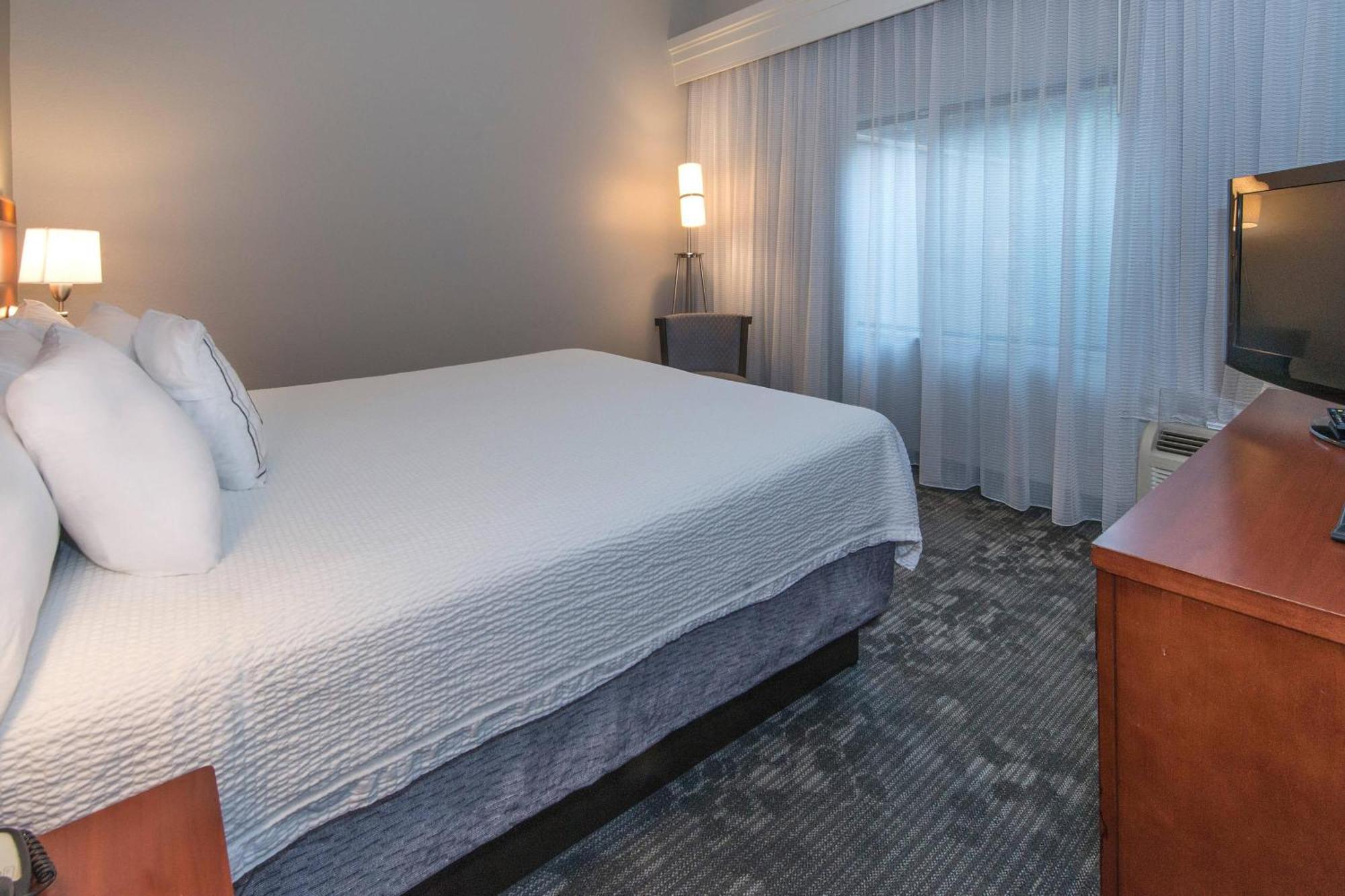 Courtyard By Marriott Albany Hotell Exteriör bild